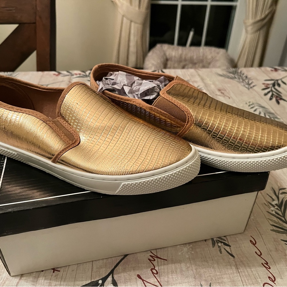 Slip on sneakers